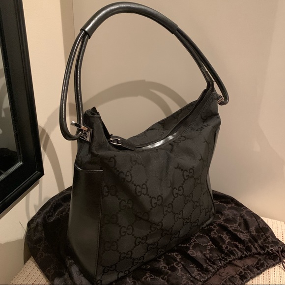 Authentic Gucci Shoulder Bag - Picture 1 of 8